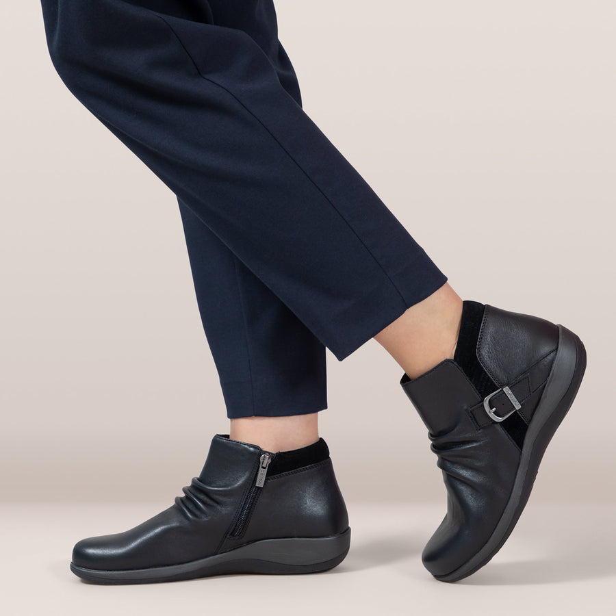 Aetrex Luna Ankle Boot Black